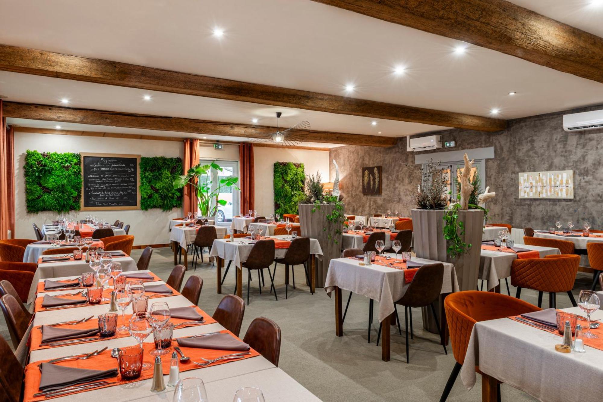 Logis Hotel-Restaurant Saint Romain Anse Eksteriør billede