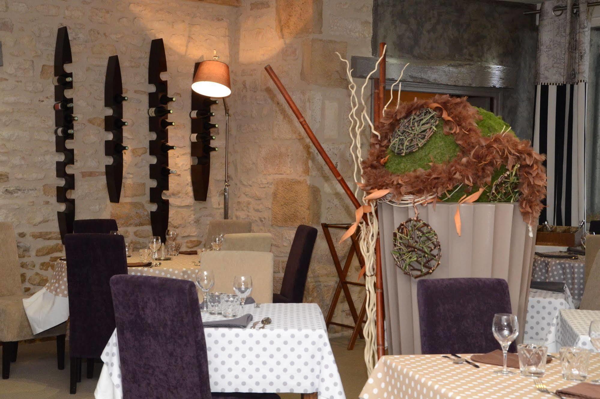 Logis Hotel-Restaurant Saint Romain Anse Eksteriør billede
