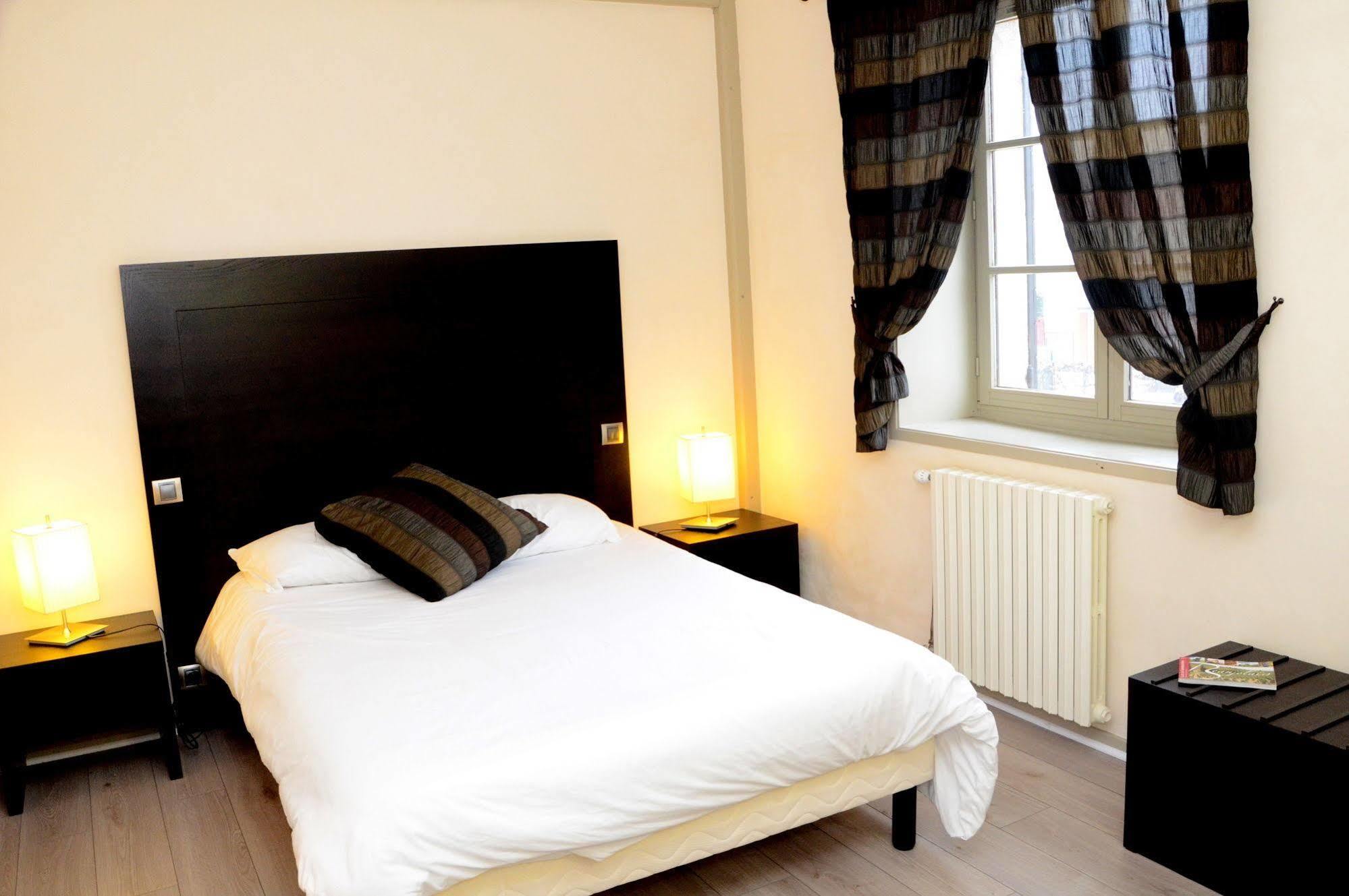 Logis Hotel-Restaurant Saint Romain Anse Eksteriør billede