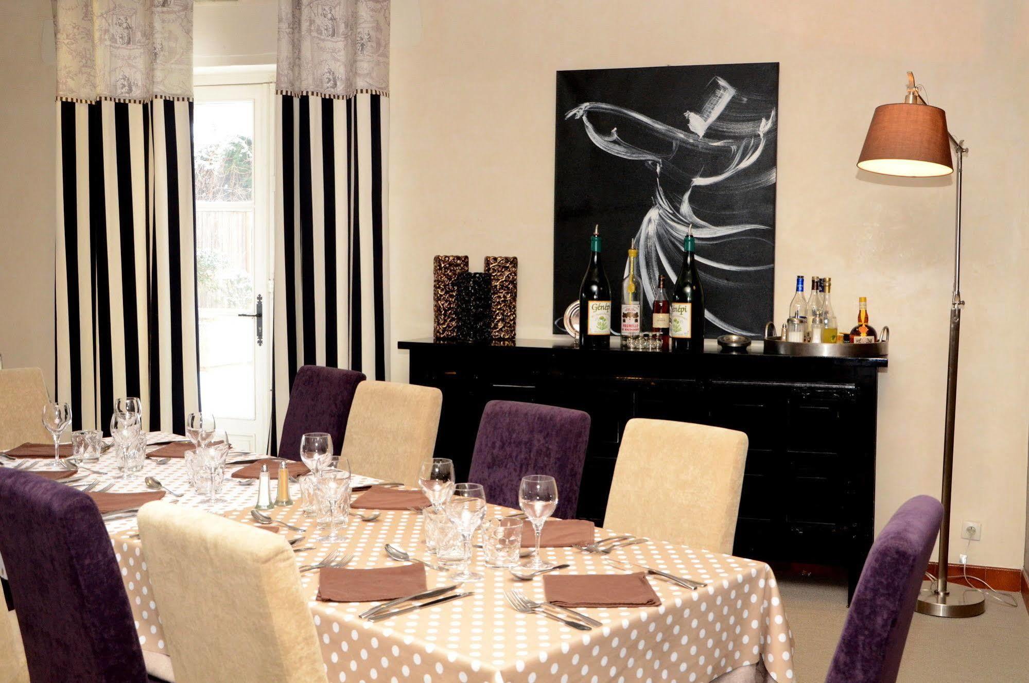 Logis Hotel-Restaurant Saint Romain Anse Eksteriør billede